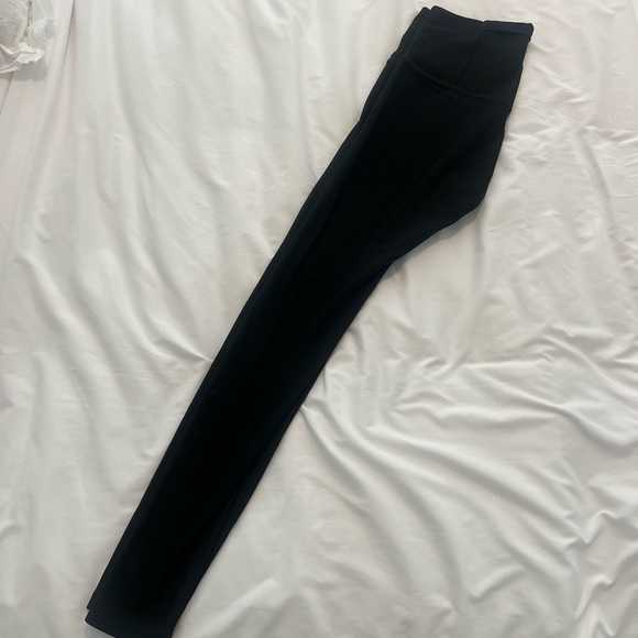 Size 8 lululemon leggings - Picture 2 of 3